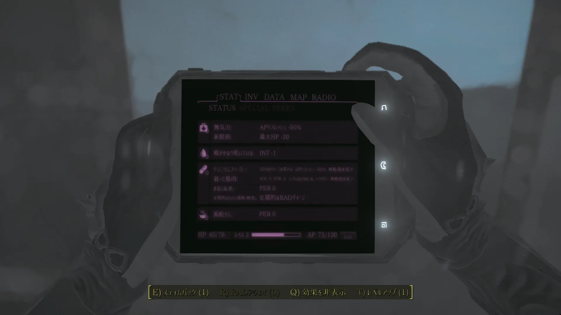 写真: タブレット端末型Pip-boyに映し出されるSizryavkaの現在のデバフステータス: 無気力,新鮮創,喉がかなり乾いている,ウラニウムフィーバー,弱った筋肉,定期的なRAD蓄積