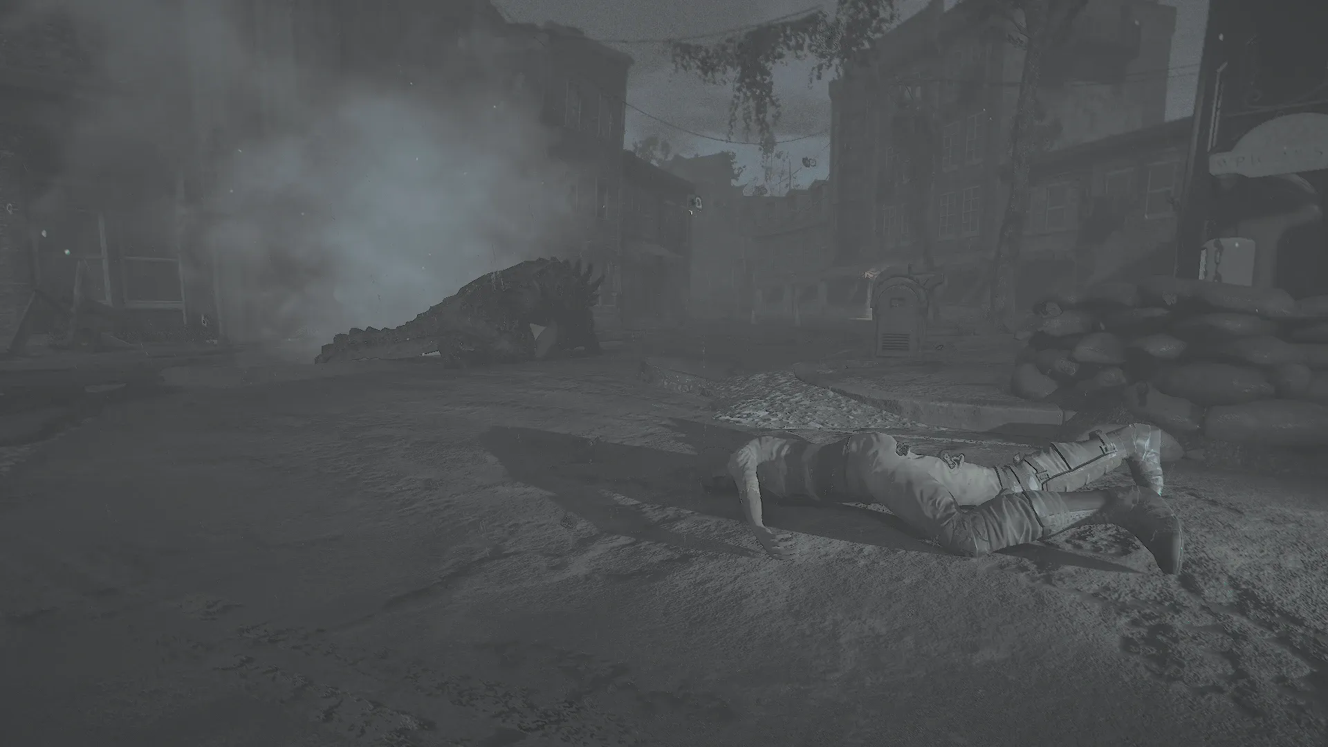 写真: デスクローと"賊達"が争った痕跡が写っている