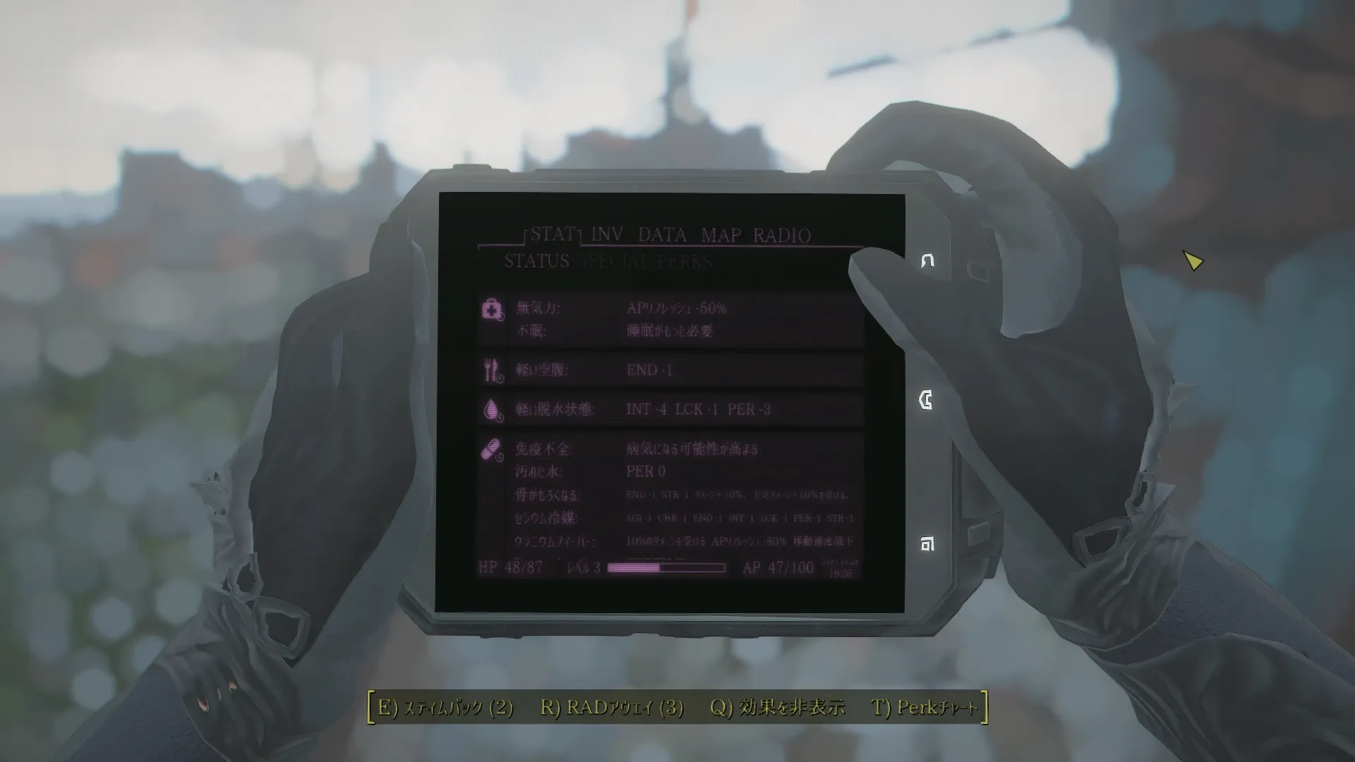 写真: タブレット端末型Pip-boyに映し出されるSizryavkaの現在のデバフステータス: 無気力,不眠,軽い空腹,軽い脱水症状,免疫不全,骨がもろくなる,セシウム冷媒,ウラニウムフィーバー...etc