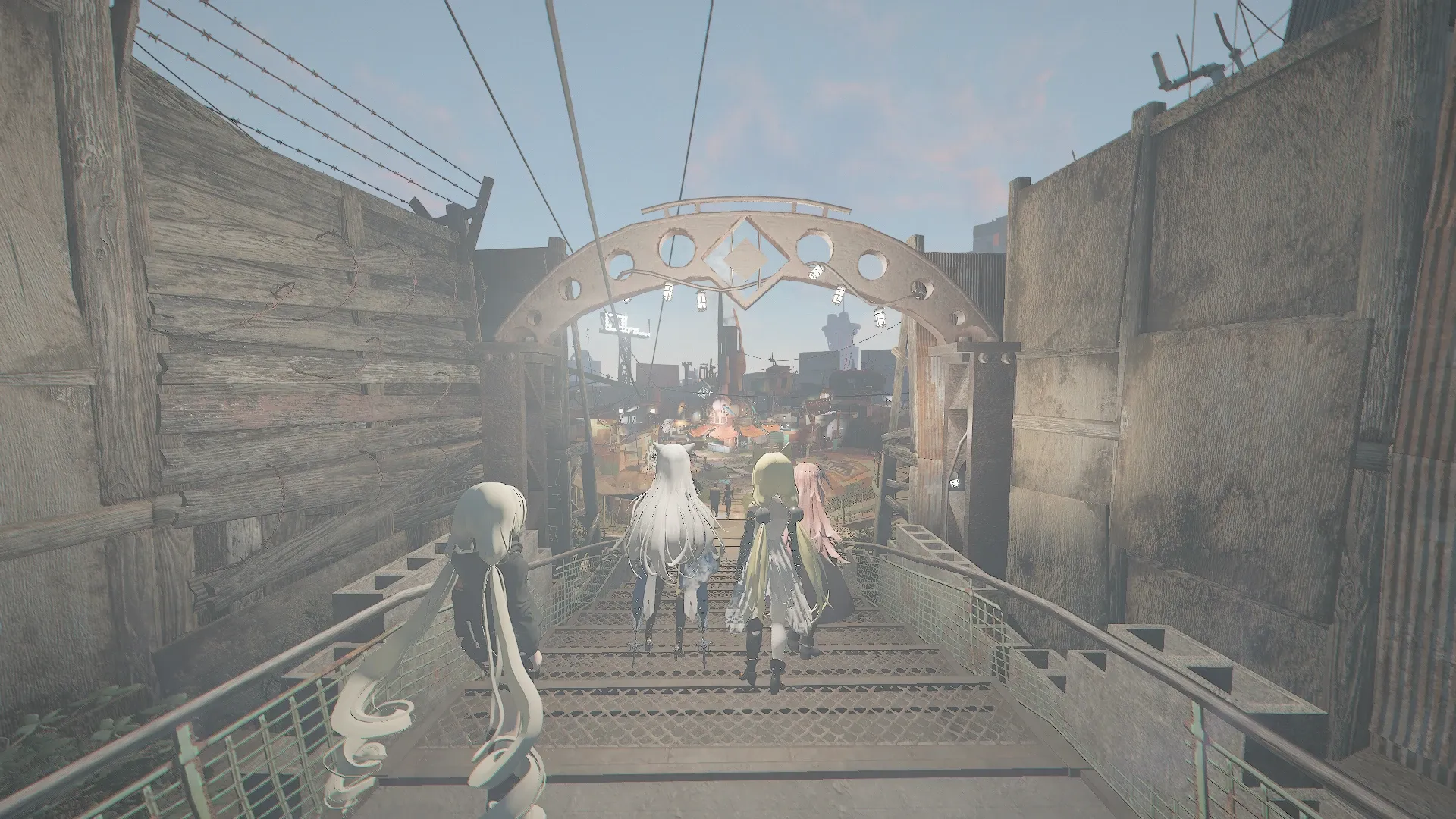 写真: ダイアモンドシティ入り口。丁度、夜明けのタイミングだ