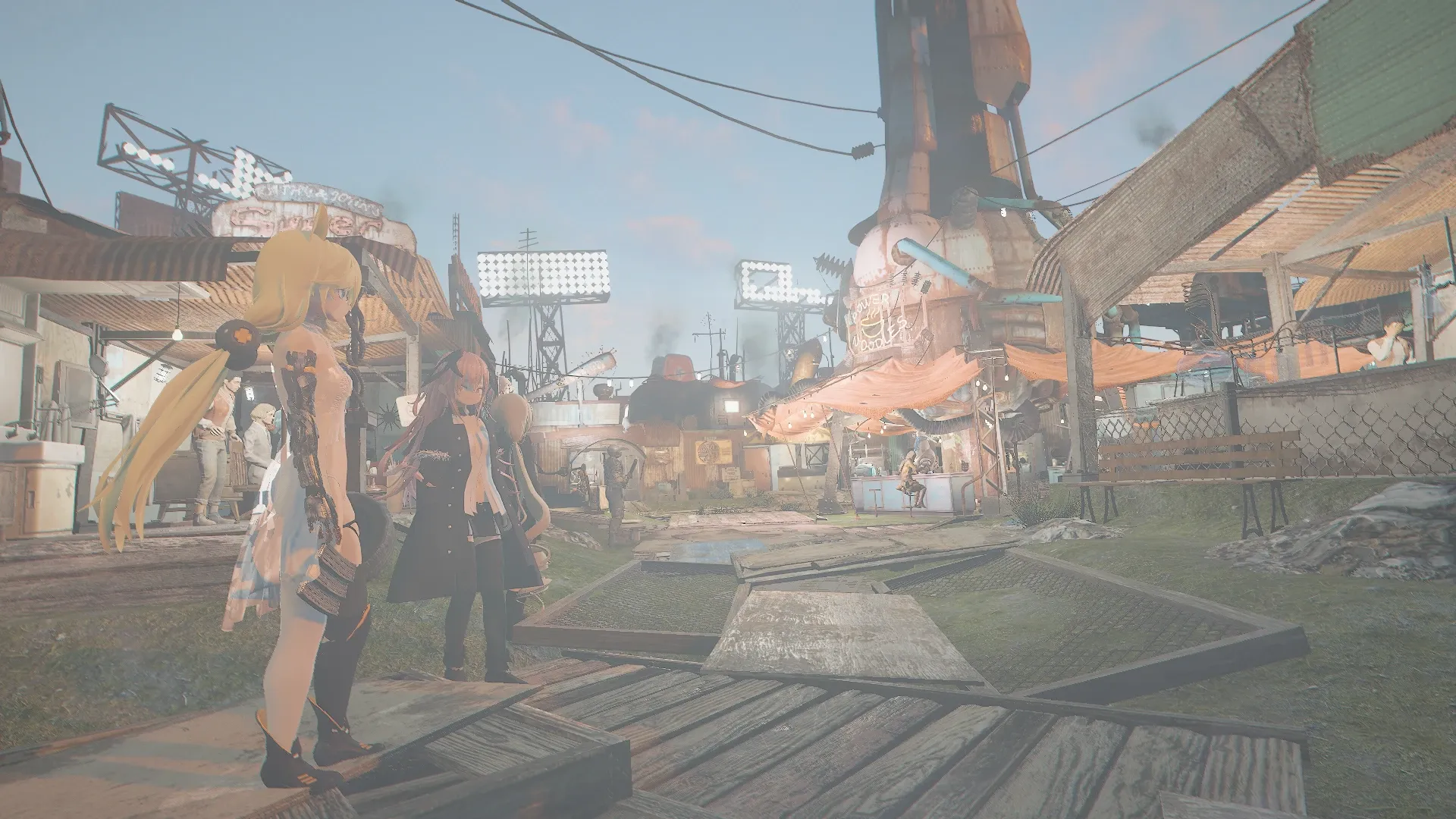 写真: 中央市場を眺める人形達