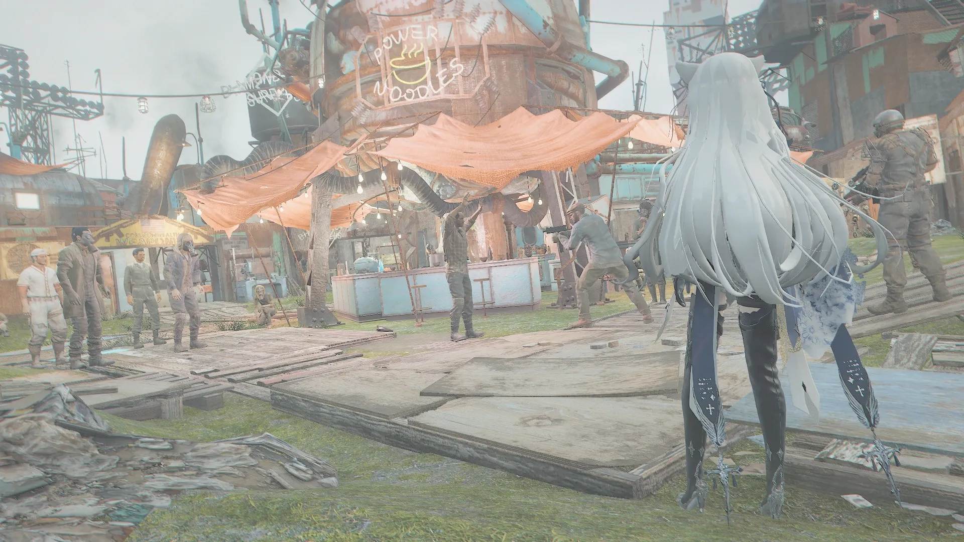 写真: 一人の男が銃を突きつける。その瞬間を目の当たりにしているSizryavka