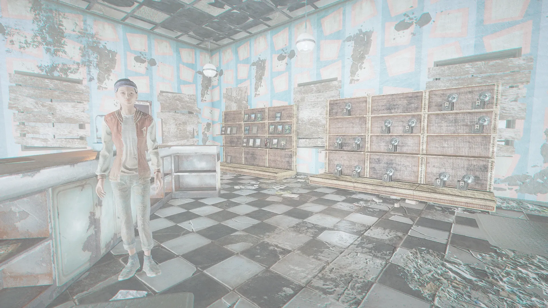 写真: 店員は自慢げにカウンターに置かれたカメラを抱えながら「また来てね!」と声を掛けている