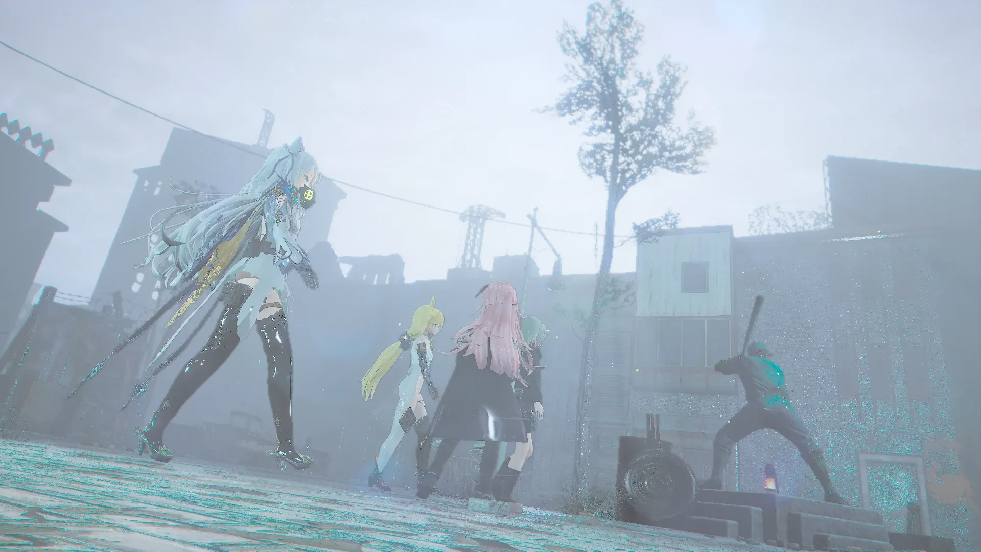 写真: とてつもなく奇妙な空気を感じながら、周りを観察する人形たち