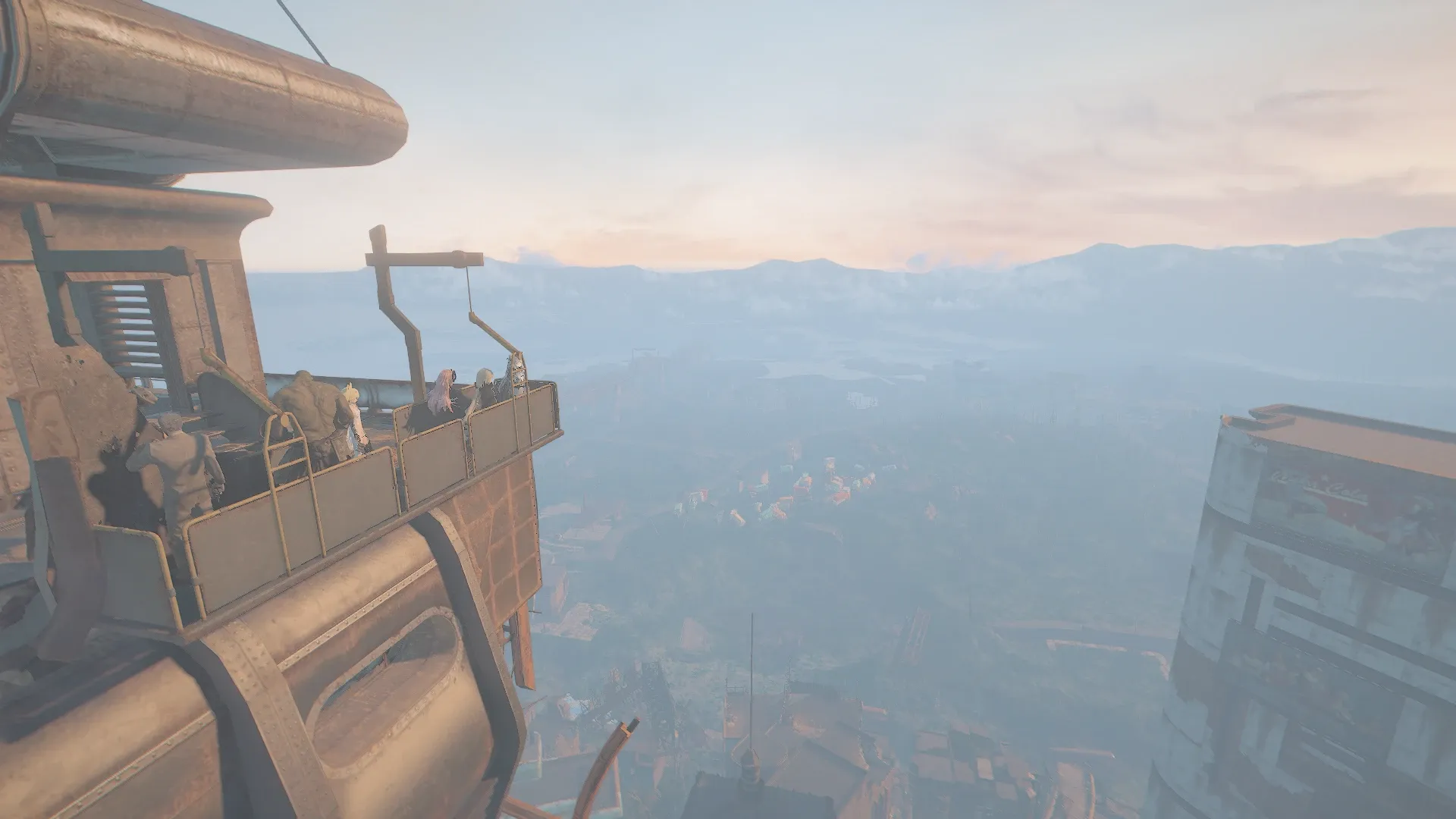 写真: 一行はビル屋上から清掃用リフトからの脱出を試みようとしている