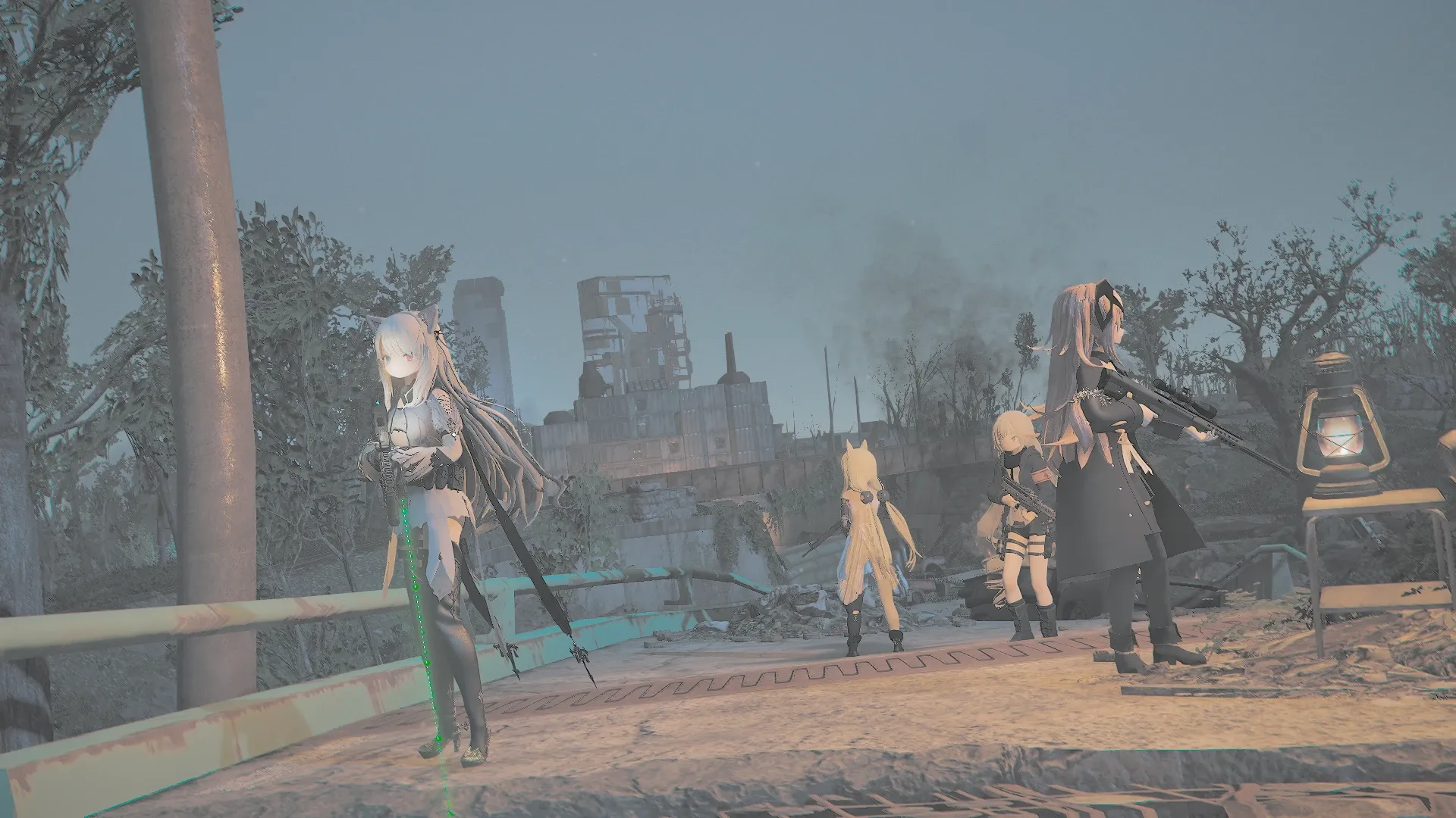 写真: 周囲を警戒しながら次の道を決める人形達