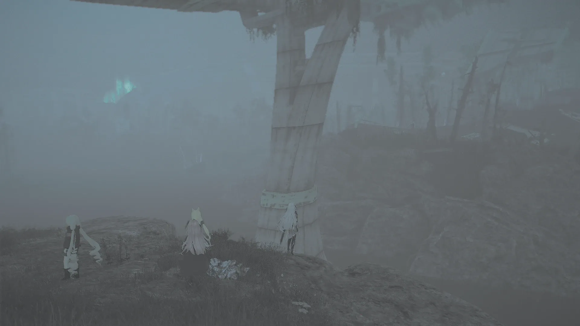 写真: 夜、大きな川が橋の下を潜る中、歩みを進める