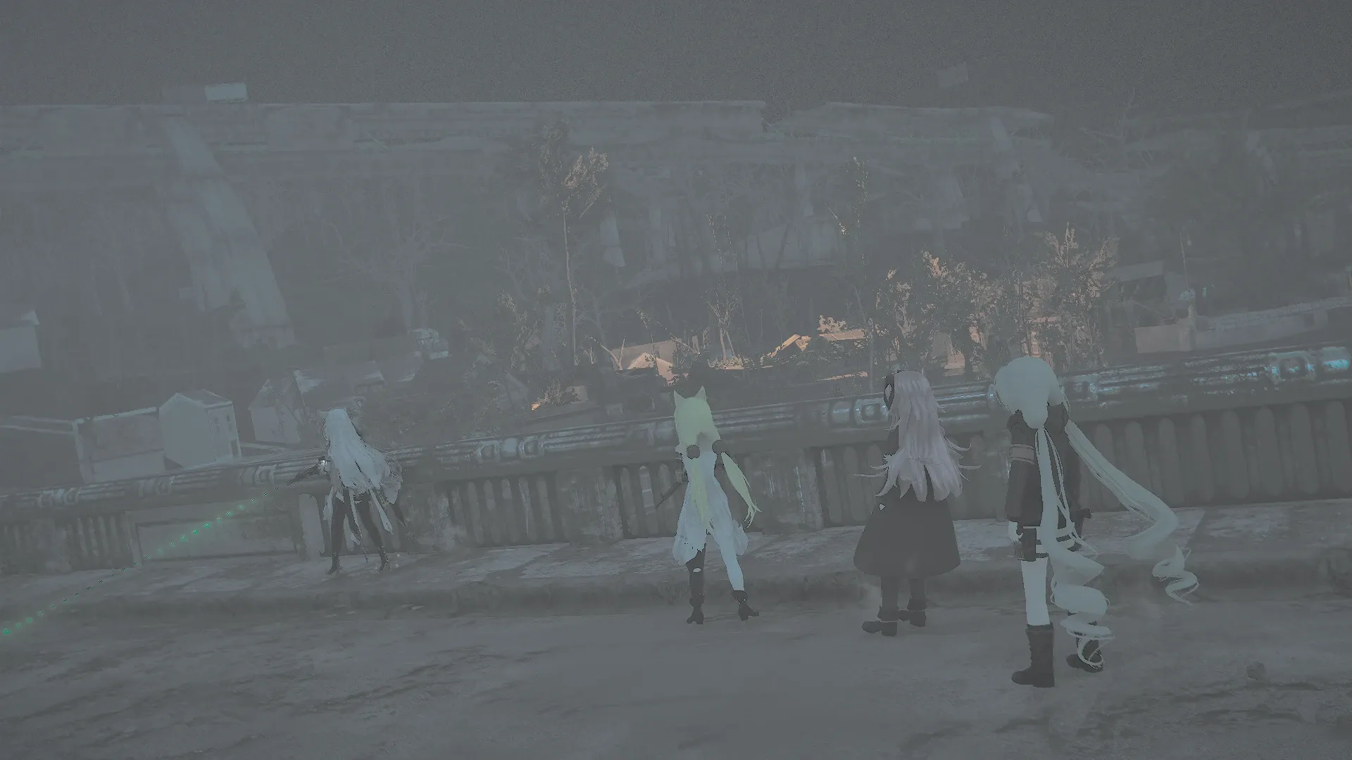 写真: 橋を渡る。遠くに町が見える。