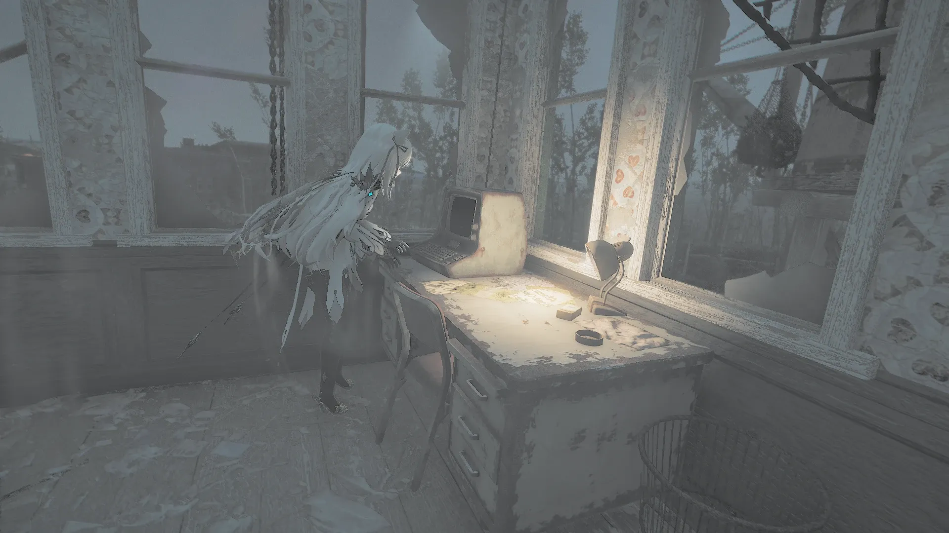 写真: 駅の分岐点であろう駅舎に置かれたターミナルを確認するSizryavka