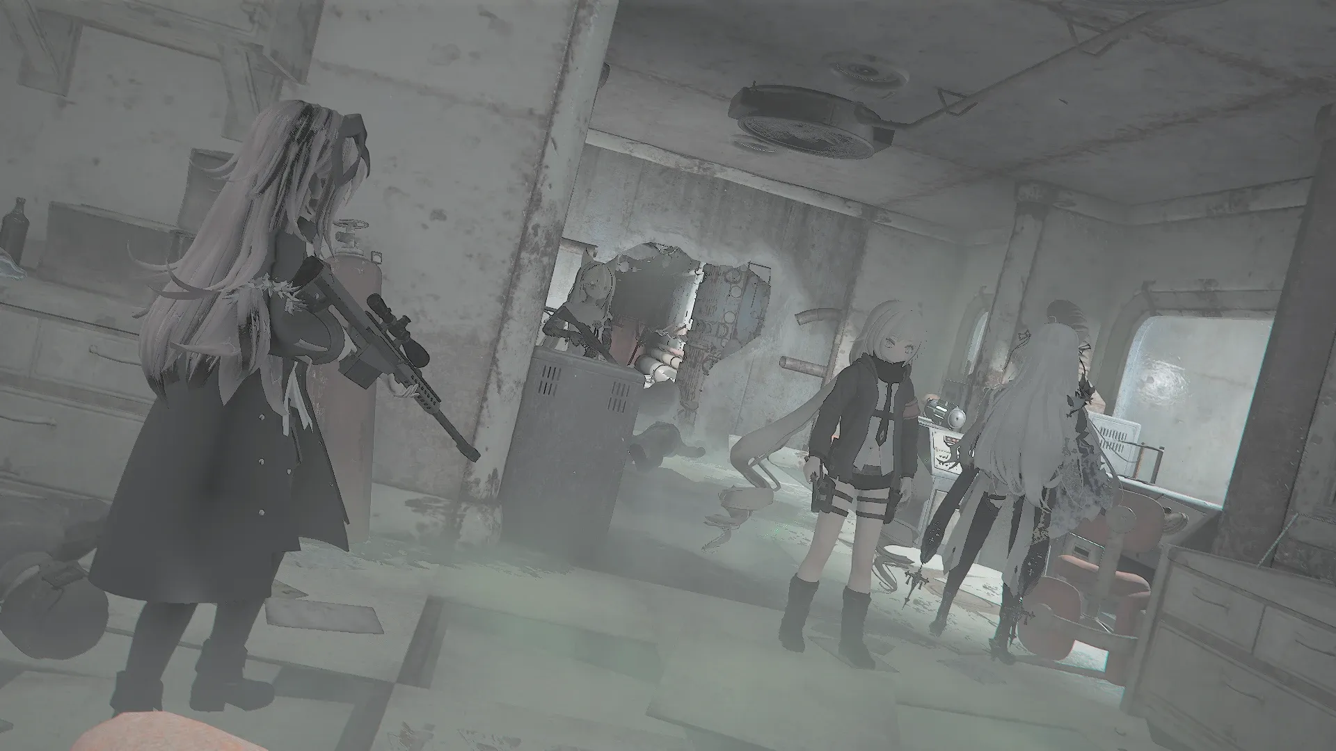 写真: ハルシジェン社の中を進む人形達