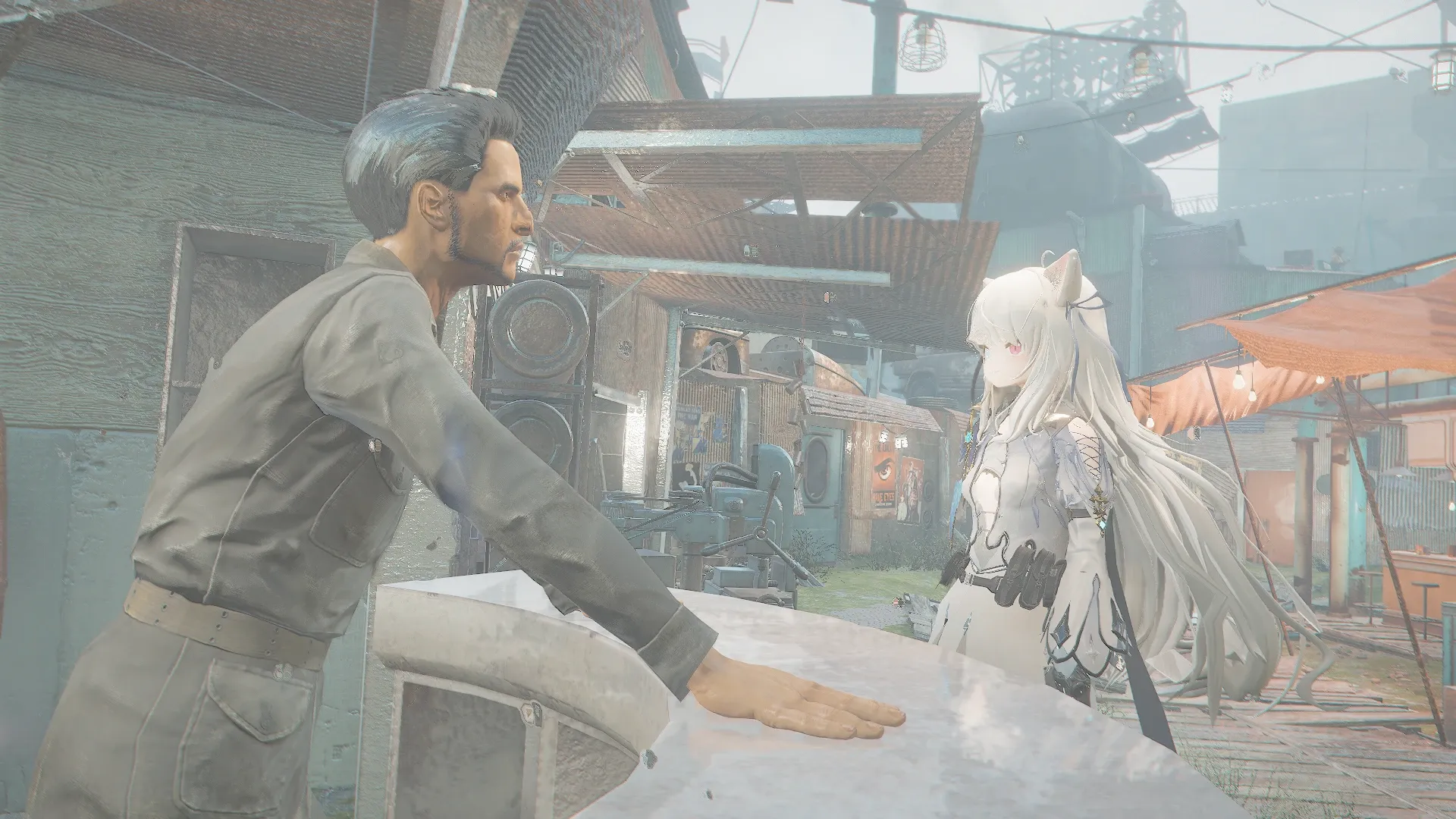 写真: アルトゥーロと会話するSizryavka。彼はなにか丁度良さそうな話を知っているらしい