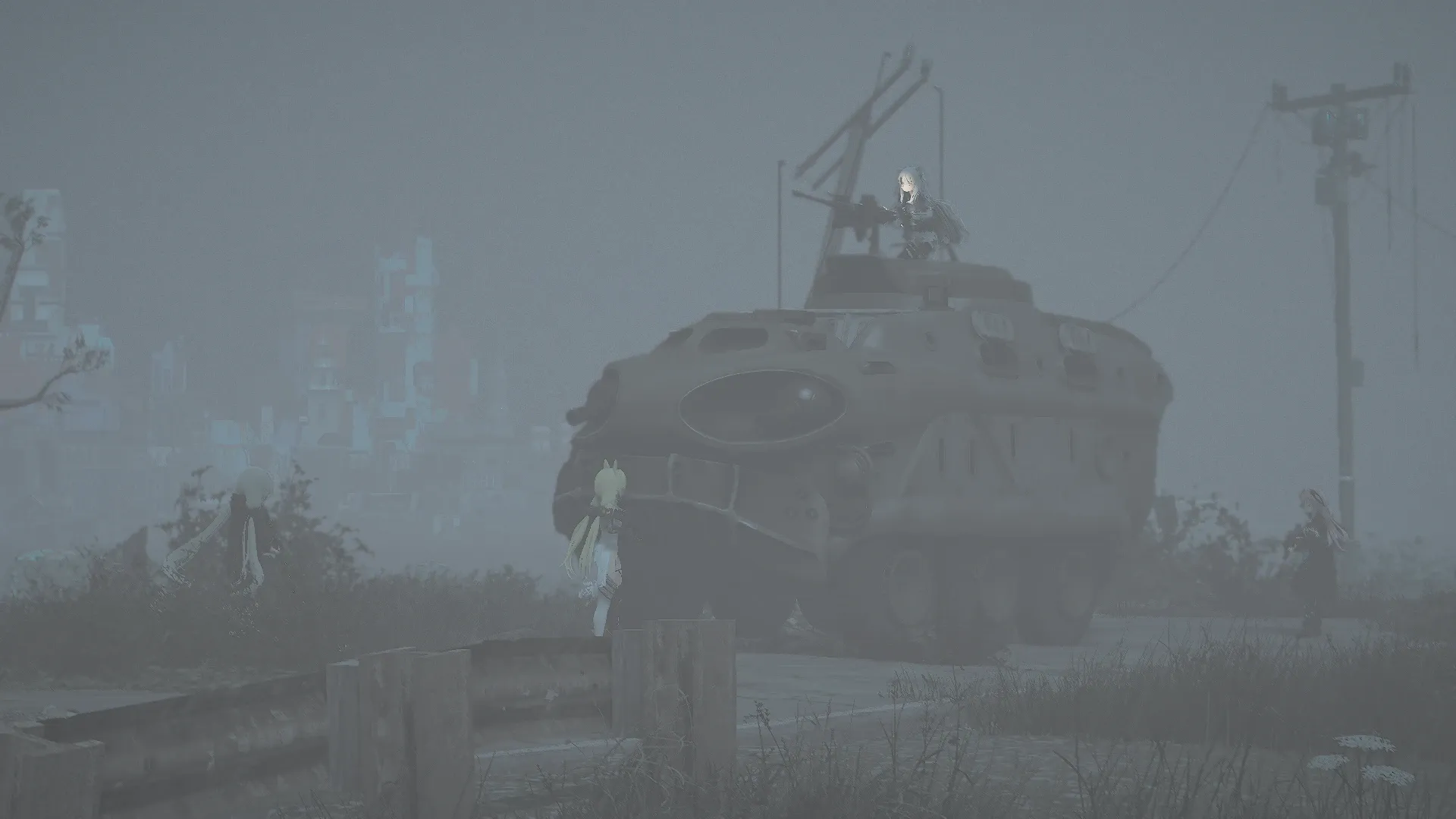 写真: 装甲車に乗りこみ、試運転を始める人形達