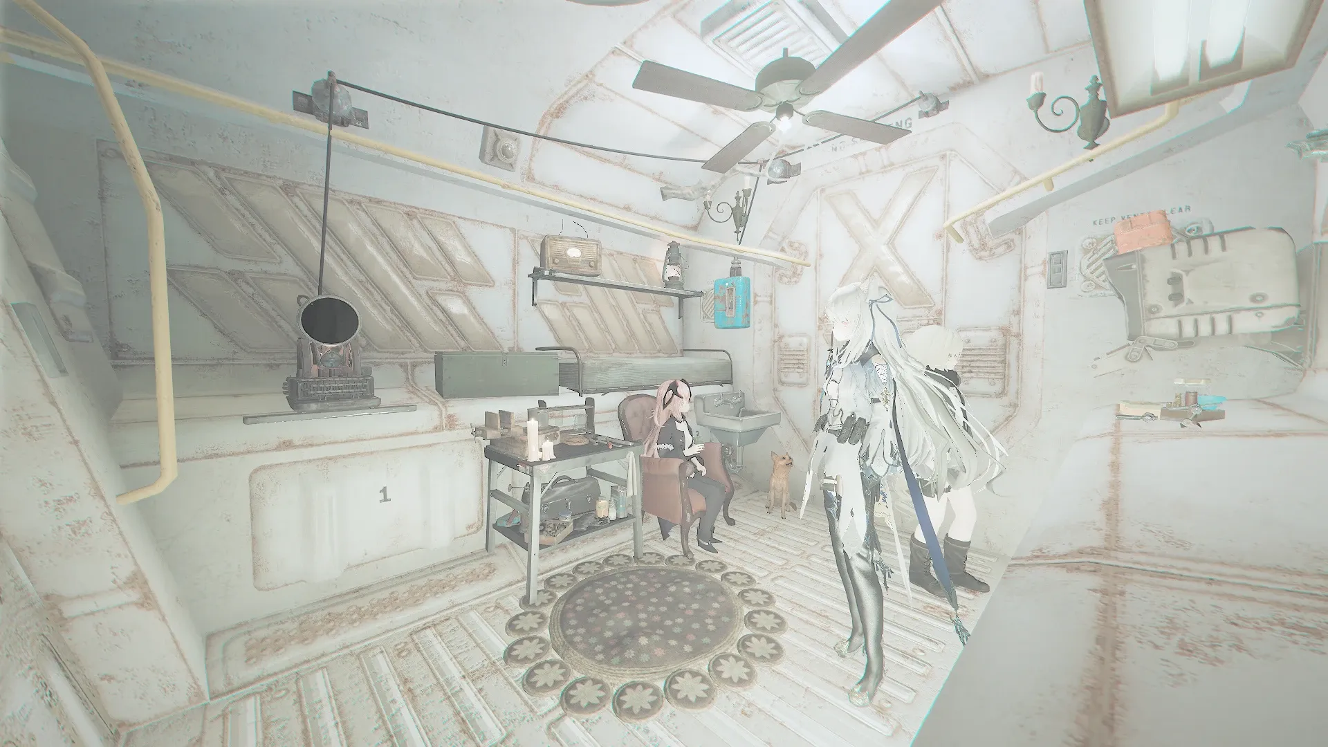 写真: 改装後。必要最低限の設備を整えて、少しは過ごしやすい環境になった。