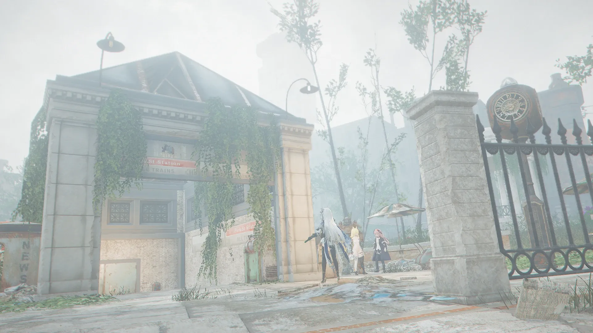 写真: 少々見た目が豪華な地下へと続く階段が備わっている建物の前に居るSizryavka