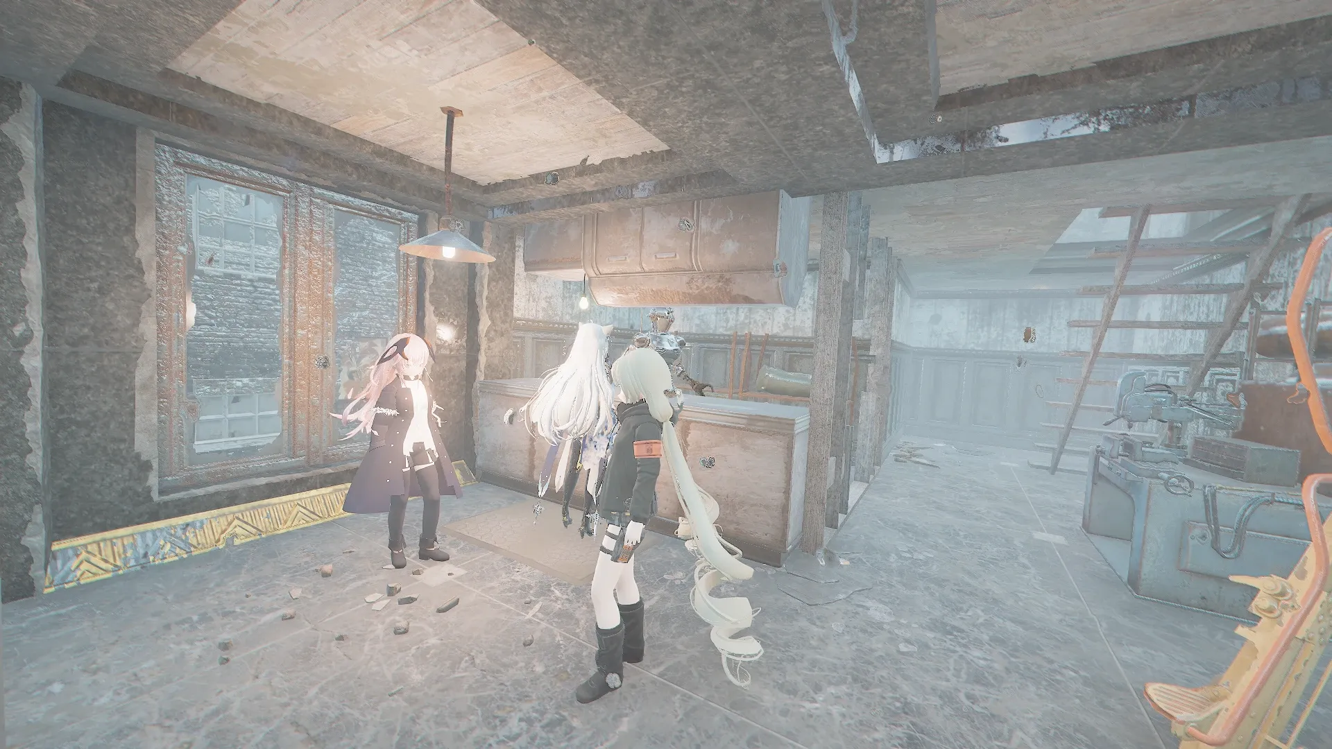 写真: 武器屋と思わしき店主はアサルトロンだった。