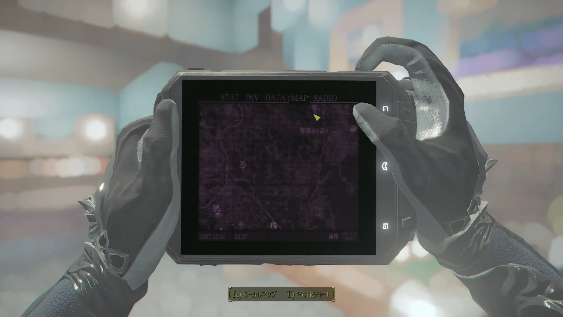 写真: マップを確認している。グールのエドワードから指示された場所はこれまでの中で最も遠いエリアに位置する「パーソンズ」と呼ばれる場所だった。