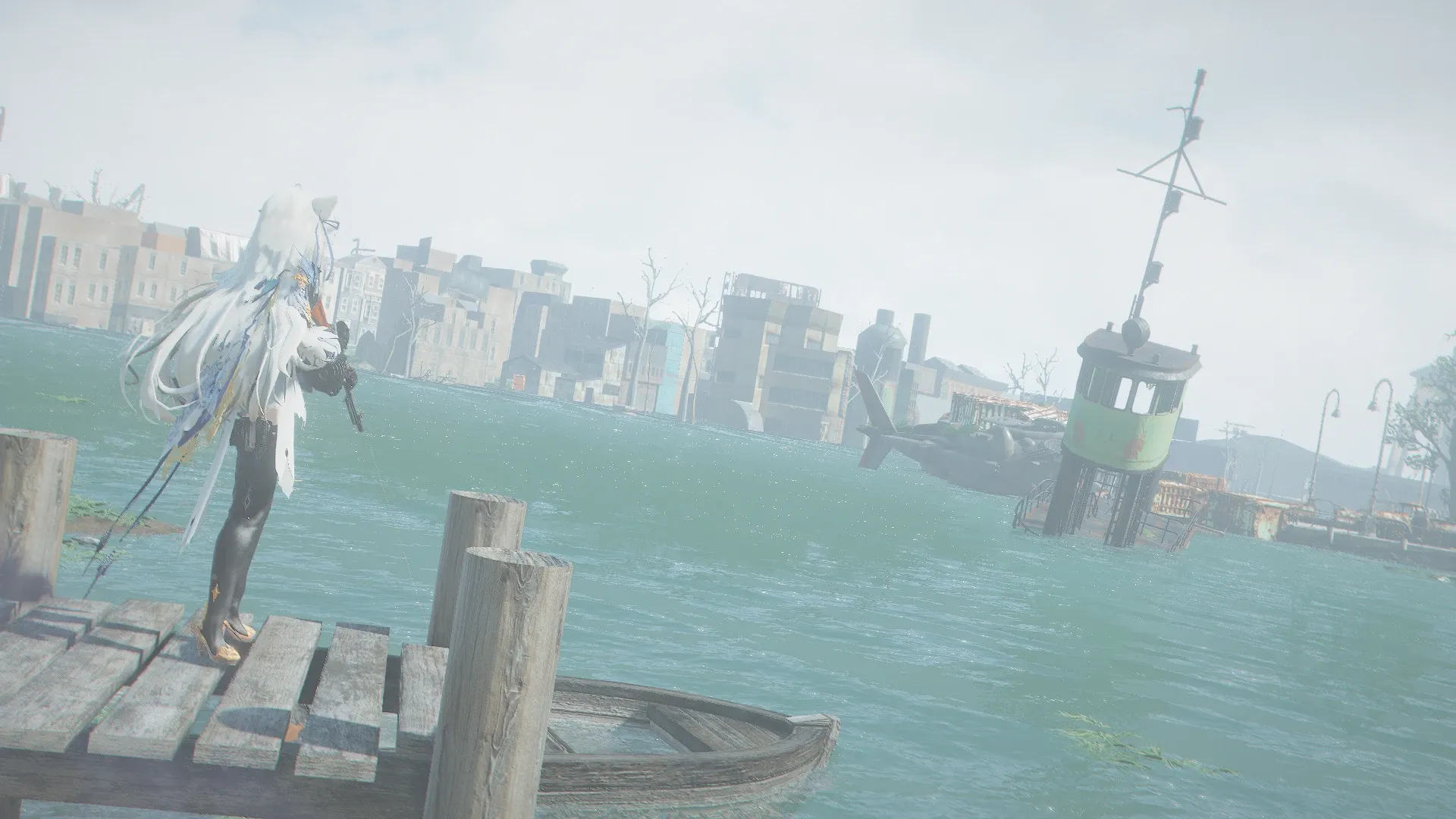 写真: 隣を流れている大きな川の桟橋に行き、水路を利用する事を決めるSizryavka