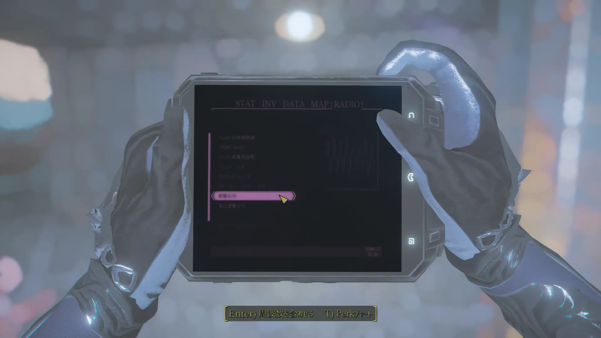 写真: タブレットが救難信号を受信した事を確認した