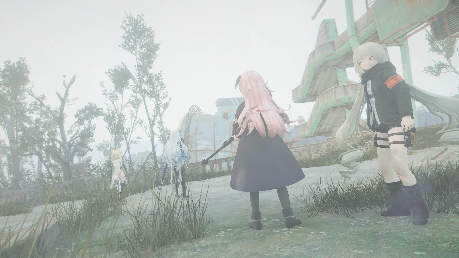 写真: 遠征ルート視察の途中、橋の下を歩く人形達