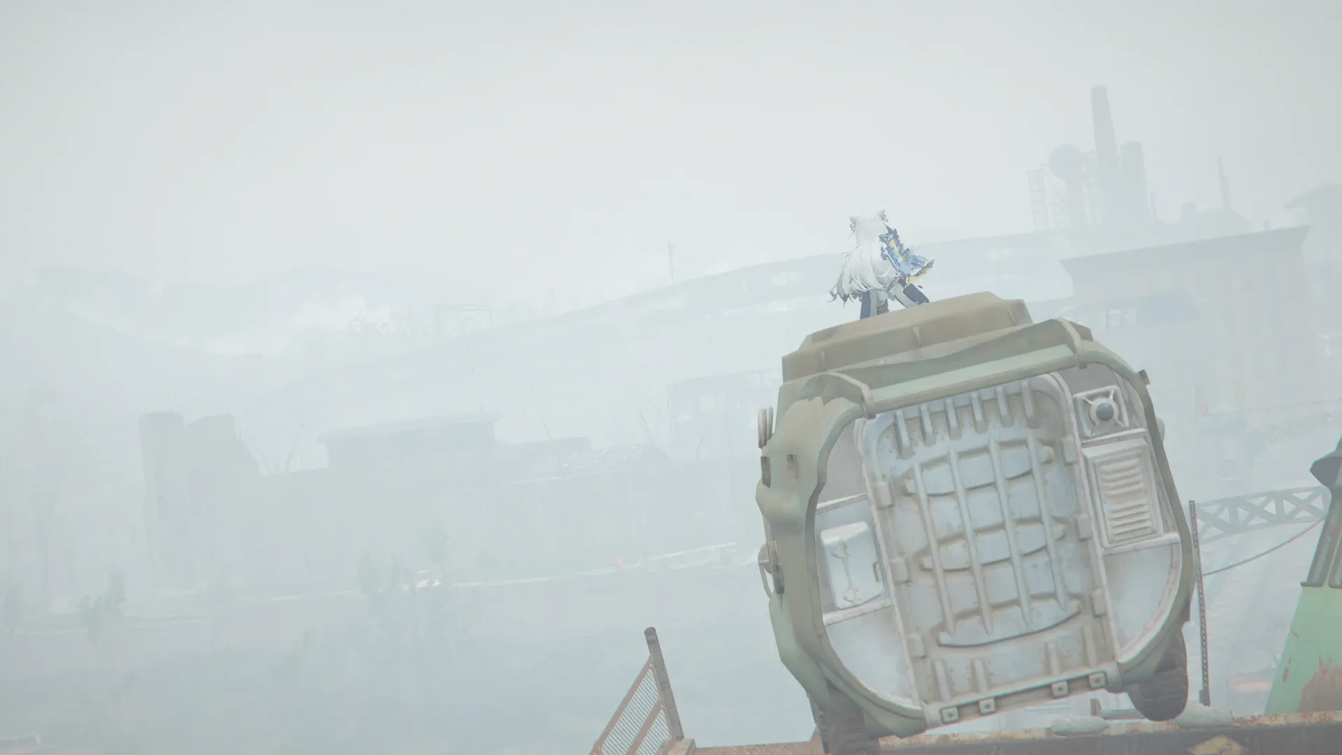 写真: 霧が掛かる中、APCは再び"連邦の始まりの地"へと向かう