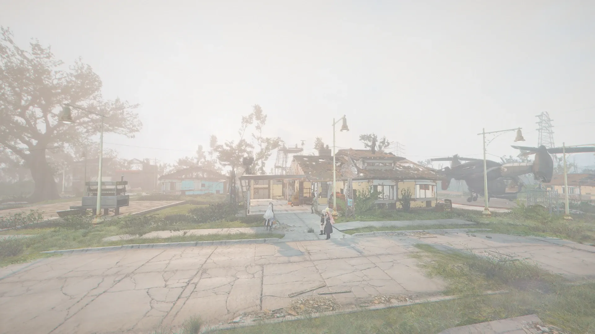 写真: 奥に完成した"モノ"が佇んでいる