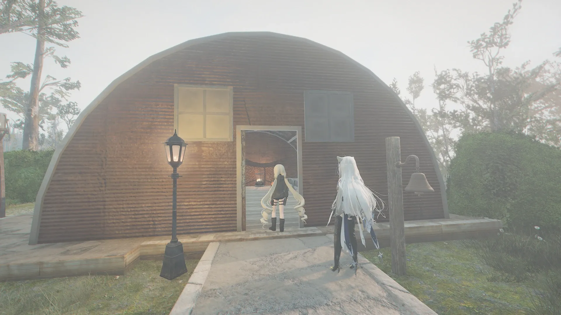 写真: 簡易バラック。他の家が修復されるまでは住民にここに住んでもらうことに。