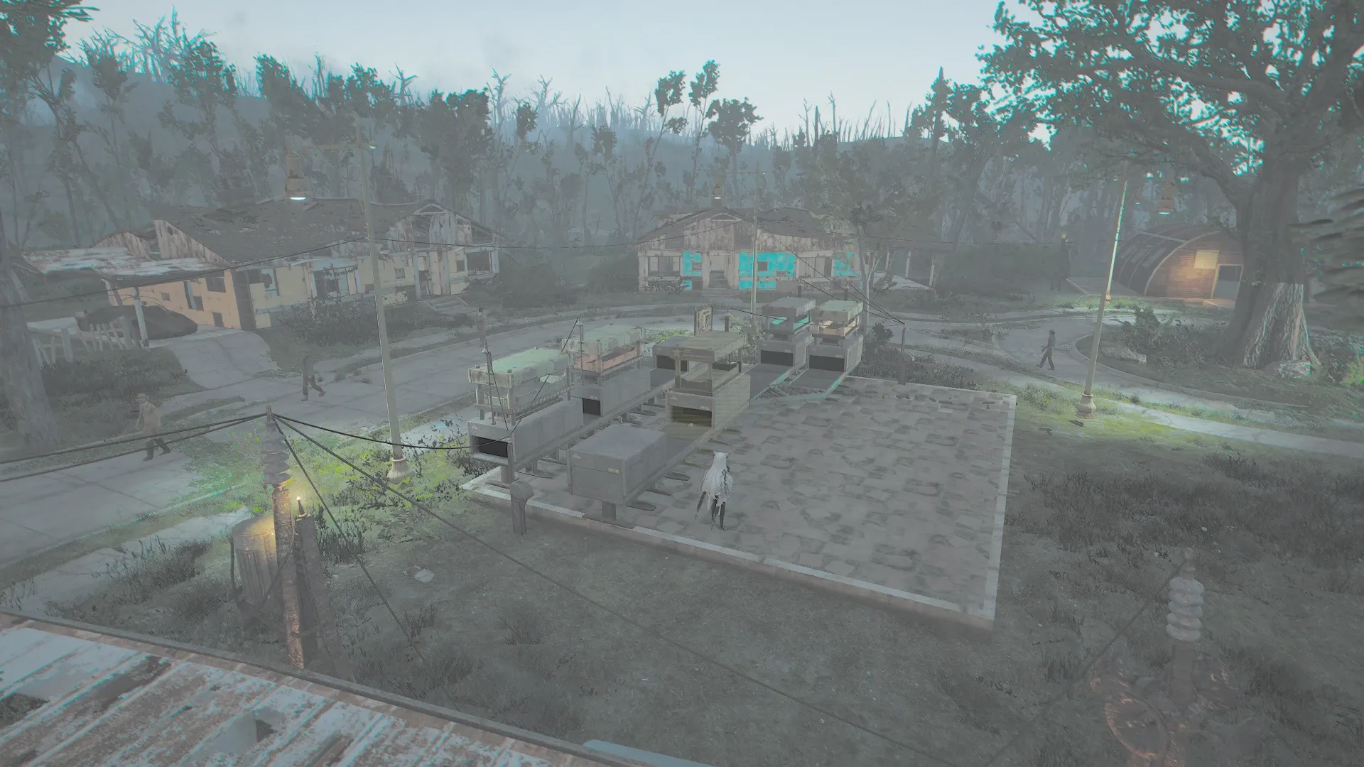 写真: 弾薬生産所が以前よりも少し規模が大きくなってきた。まだ野ざらしではあるが