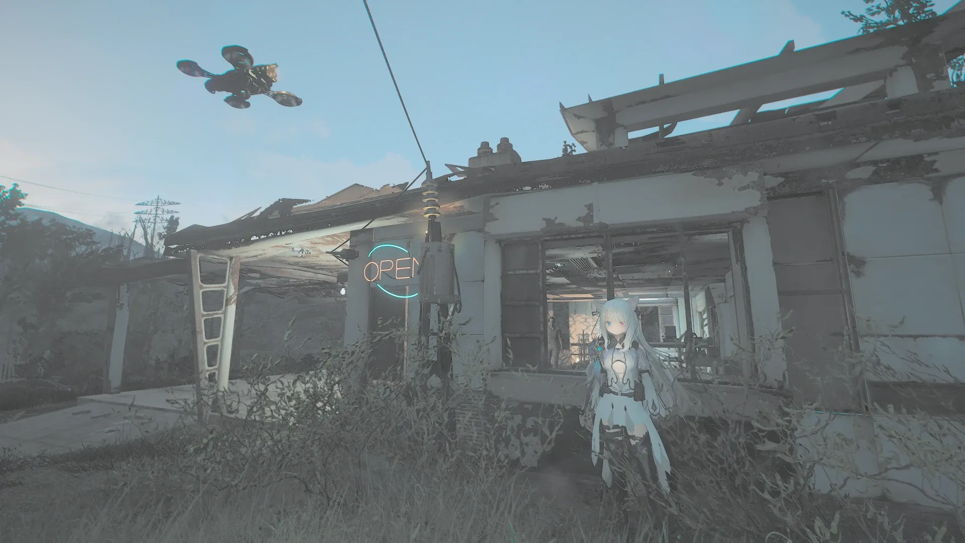 写真: 破損したかつての家を修理して、住民に雑貨屋として働かせている。