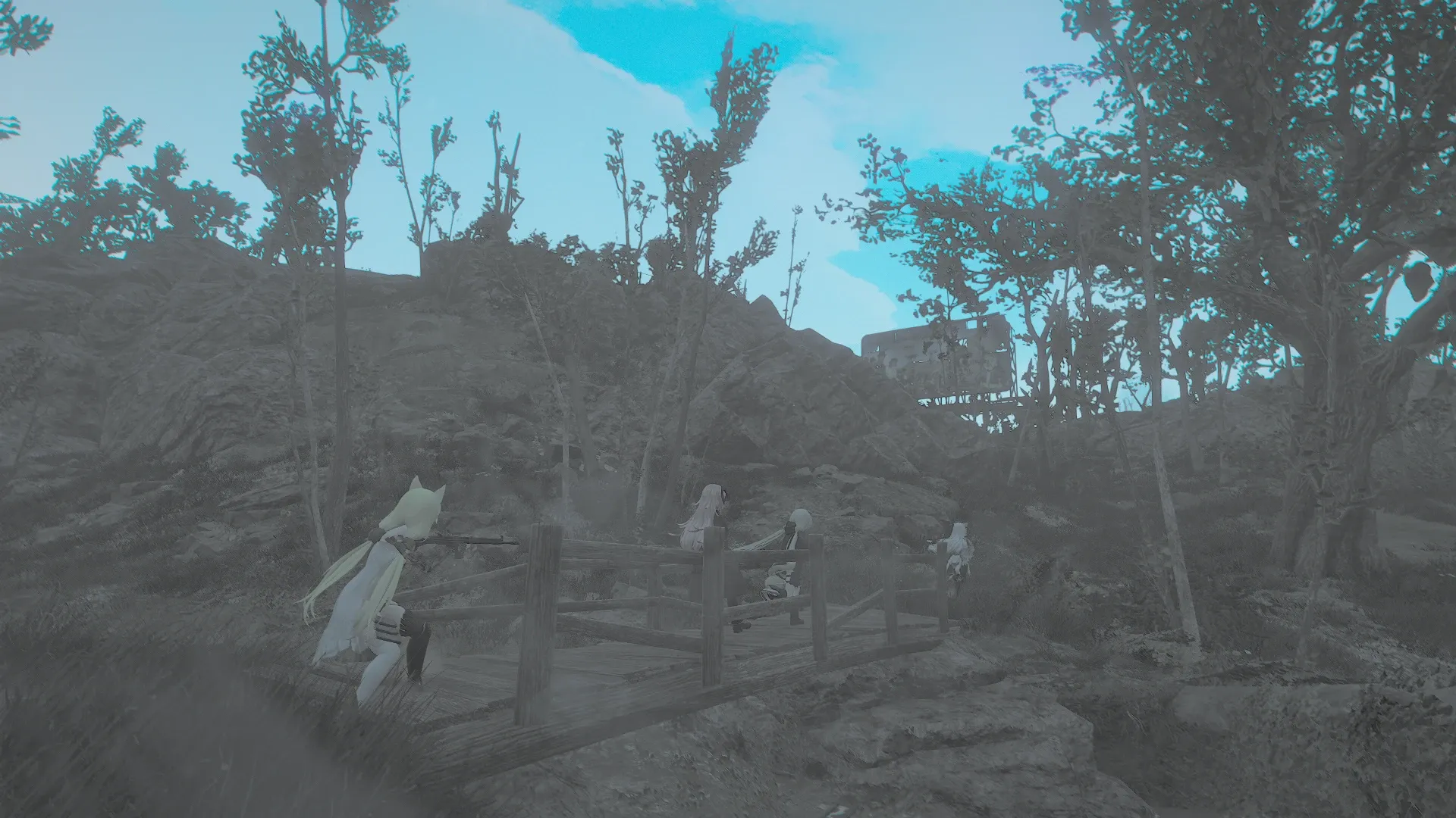 写真: Vaultへ通じる小さな橋を渡る人形達