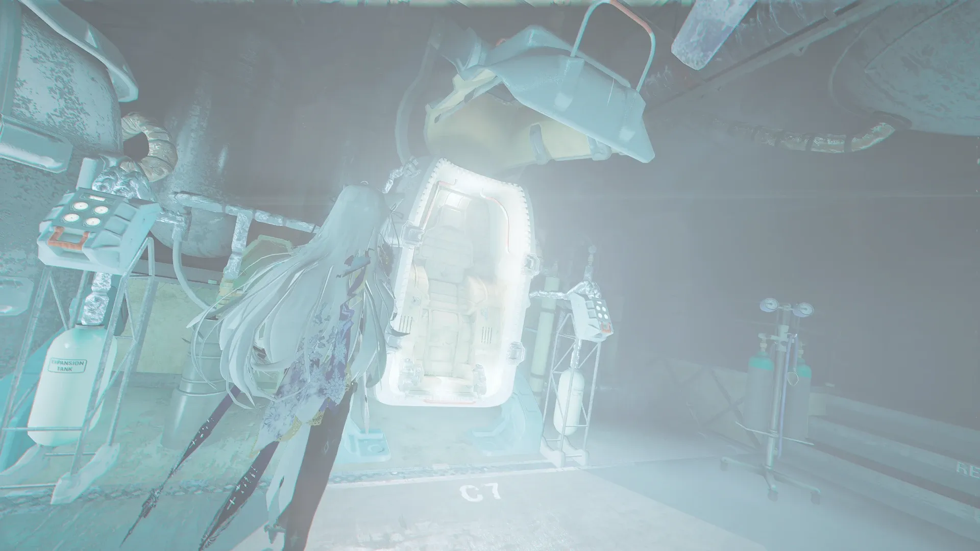 写真: 固く閉ざされているポットの中で1つだけ開いているポットを発見するSizryavka