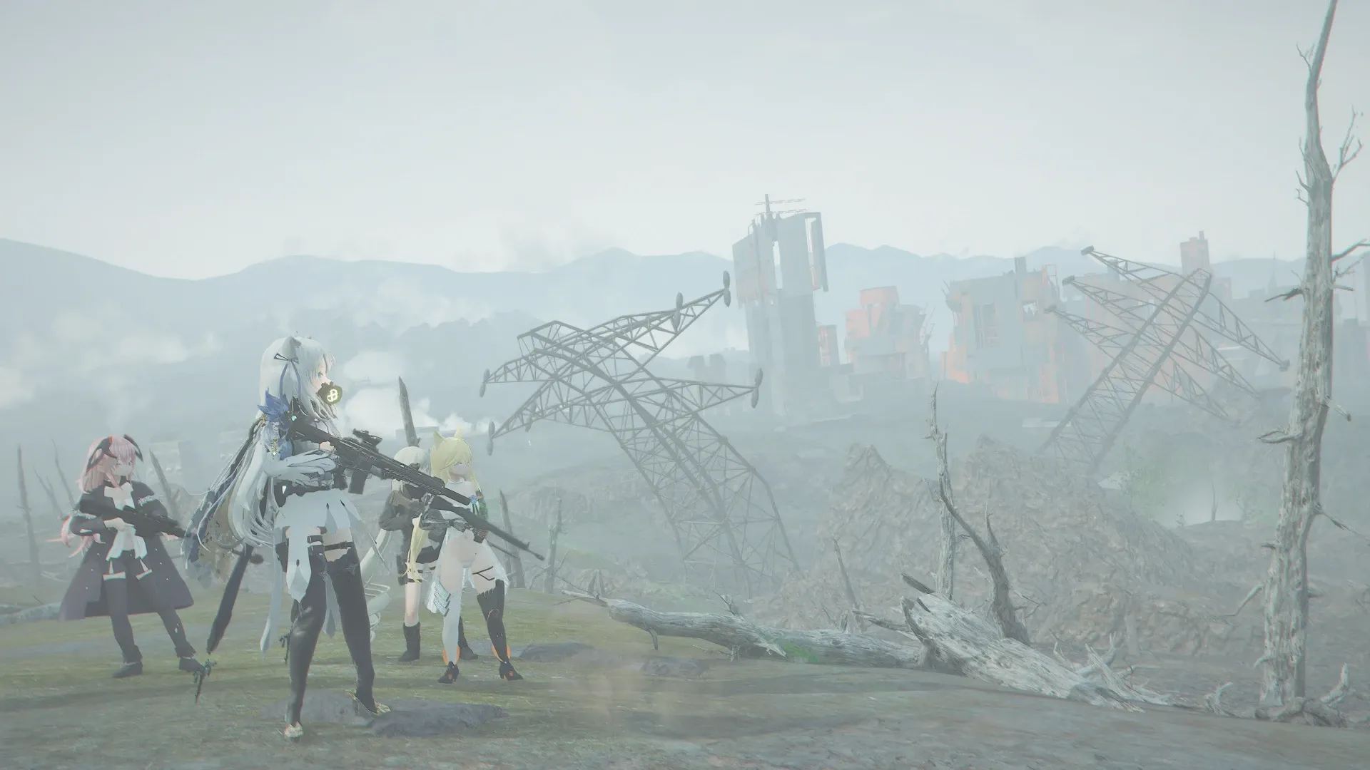 写真: 再び遠方から爆心地を眺める人形達。高圧電線がグニャリと曲がったまま、地面に突き刺さっている様が確認できる。