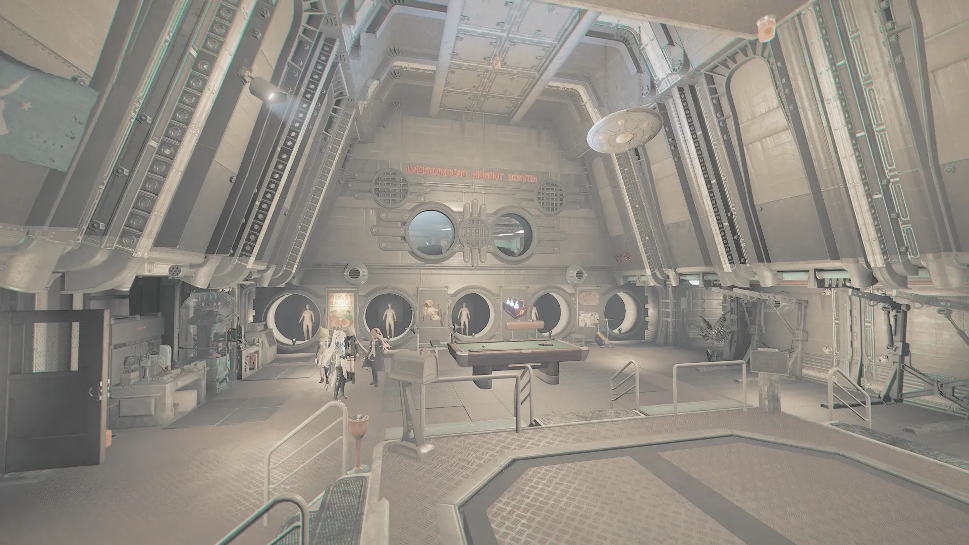 写真: Vaultの中。エレベーターリフトを降りてすぐの広場