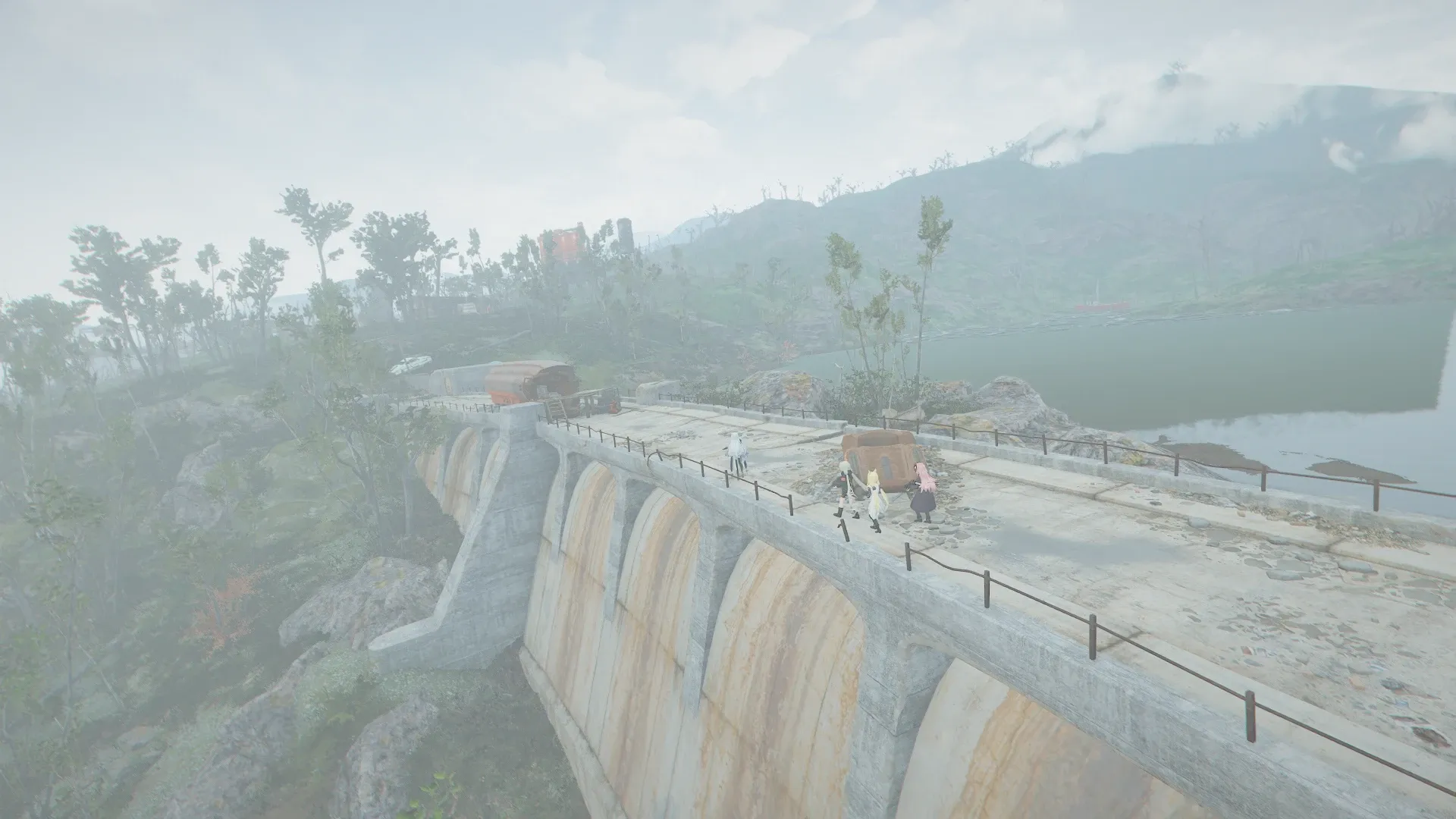 写真: 大きなダムを渡る人形達