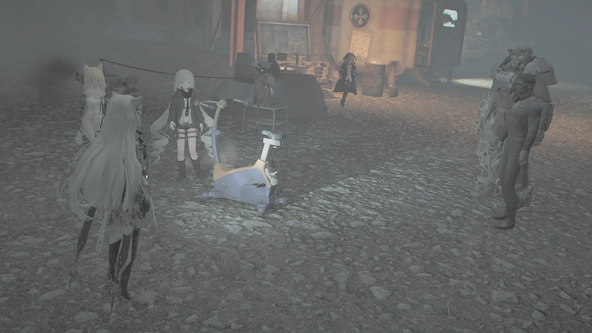 写真: 発電自転車1000を眺める人形達