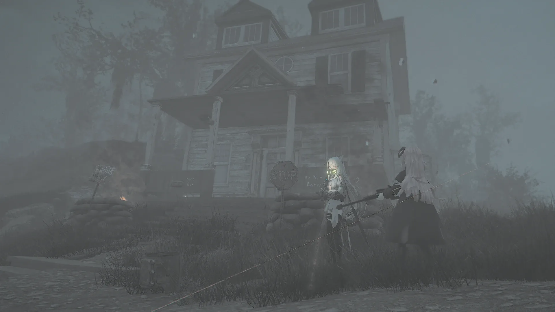 写真: 立てこもる住人が住む家の前。どのように侵入すべきか改めて確認している人形達